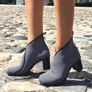 Charleston Shoe Co Telfair Upper Monterey Boots Gray Pinstripe Women's 10